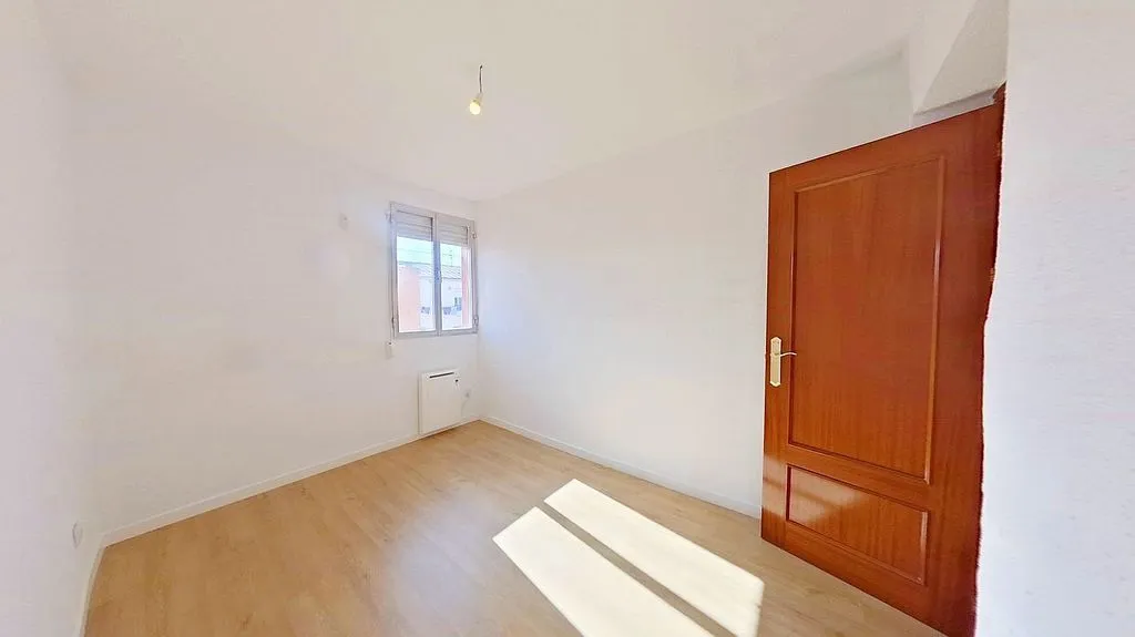 Toad - Three-Bedroom Flat with Ascensor in Puente de Vallecas