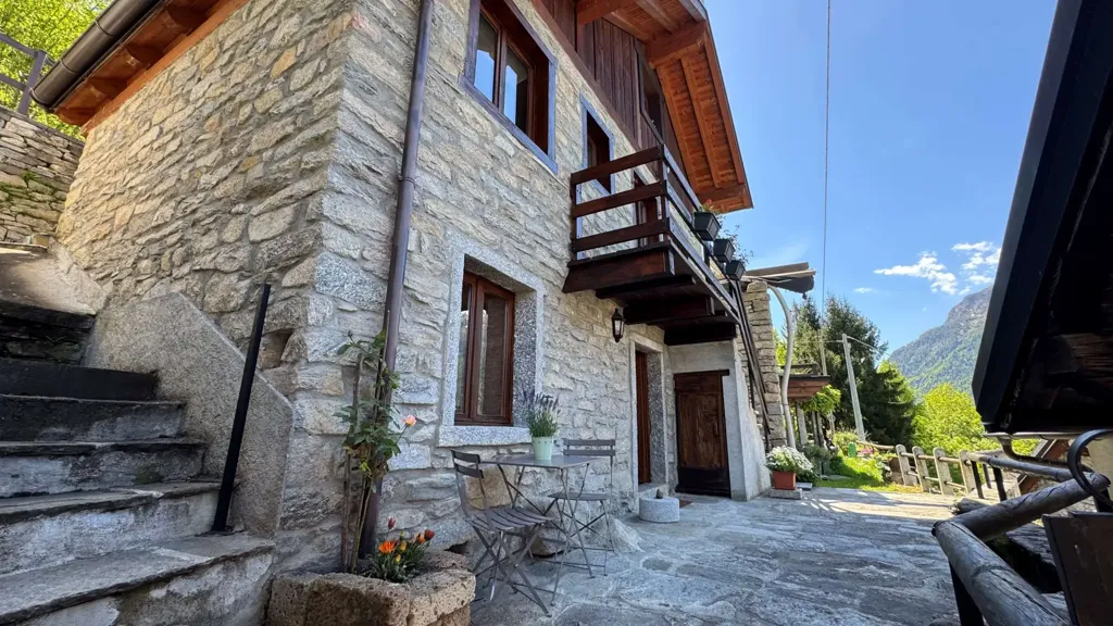 Exterior - Rustic House with Mountain View in Varzo