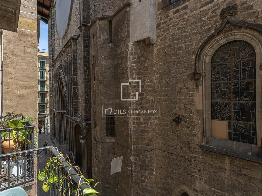 Balcon - Refurbished Apartment with Central Patio in Barcelona