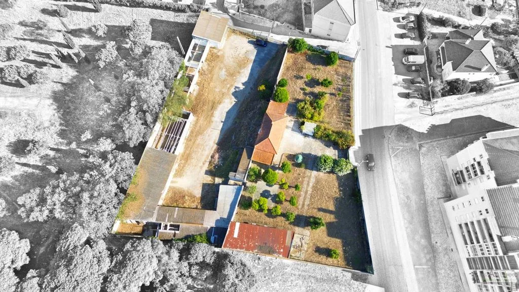 Vue aérienne - Strategic Plot with River Views in Seixal