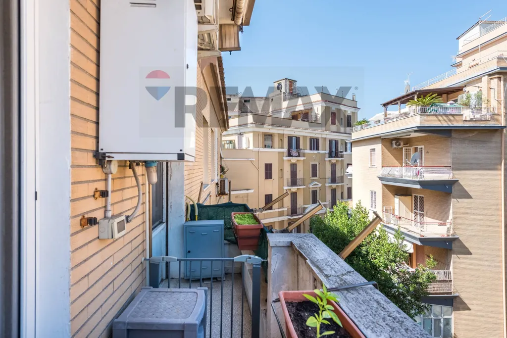 Rõdu - Trilocale with Balcony in Rome