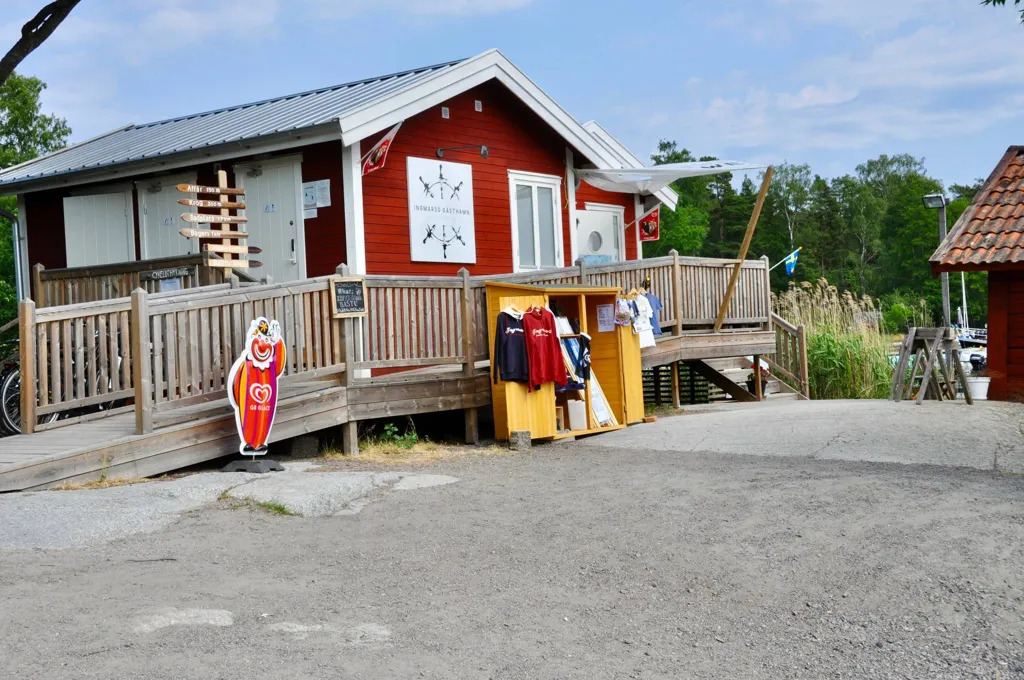 Exterior - Waterfront Plot with Meadow on Ingmarsö
