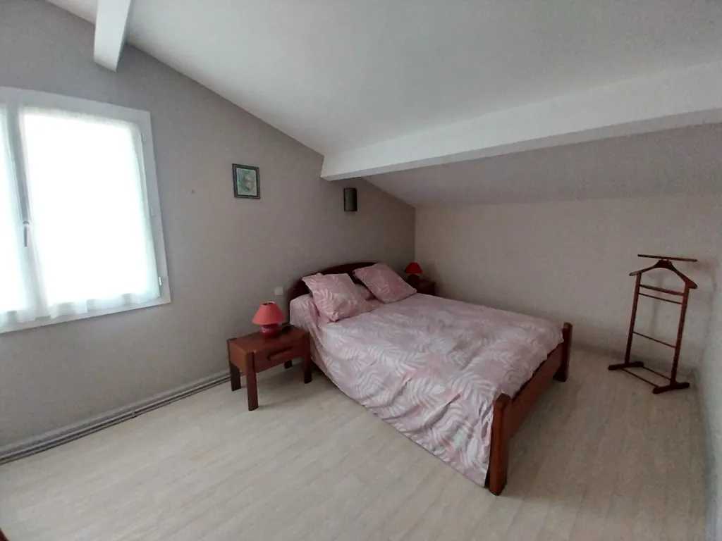 Chambres - Maison avec terrasse et jardin à Escoussans