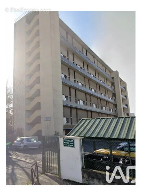 Välivaade - Rented Apartment with Balcony in Melun