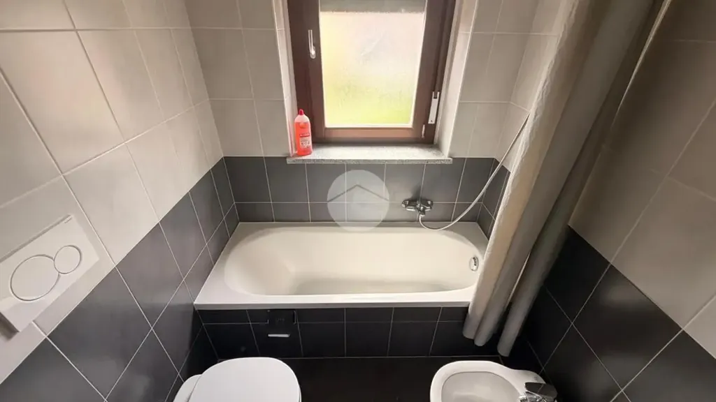 Vannitoad - 2-Bedroom Apartment with Balcony in Torino