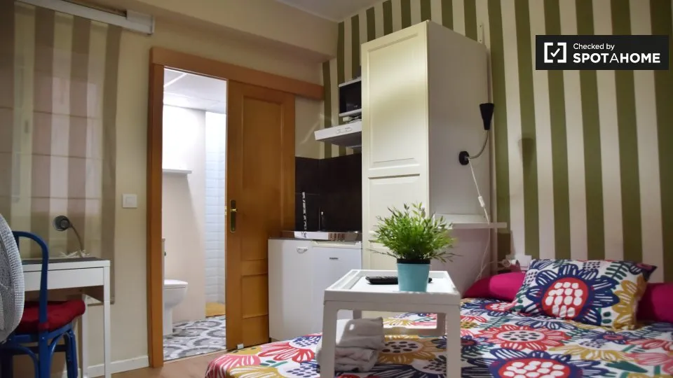 Chambres - Student Studio with Lift in Albors, Valencia