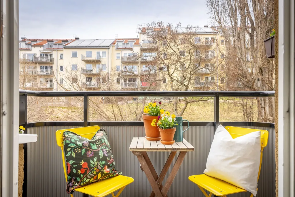 Balcony - Funkis-Style Flat with Balcony in Årsta