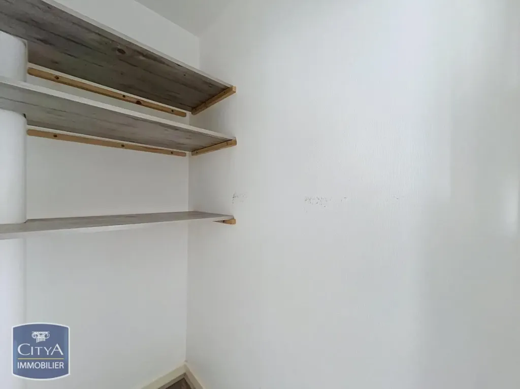Rooms - 5-Piece Apartment with Balcony in Lyon