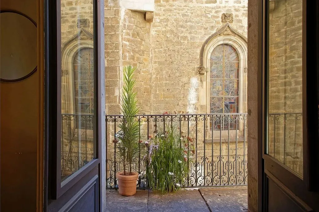 Rõdu - Luxury Apartment with Courtyard in Gothic Quarter