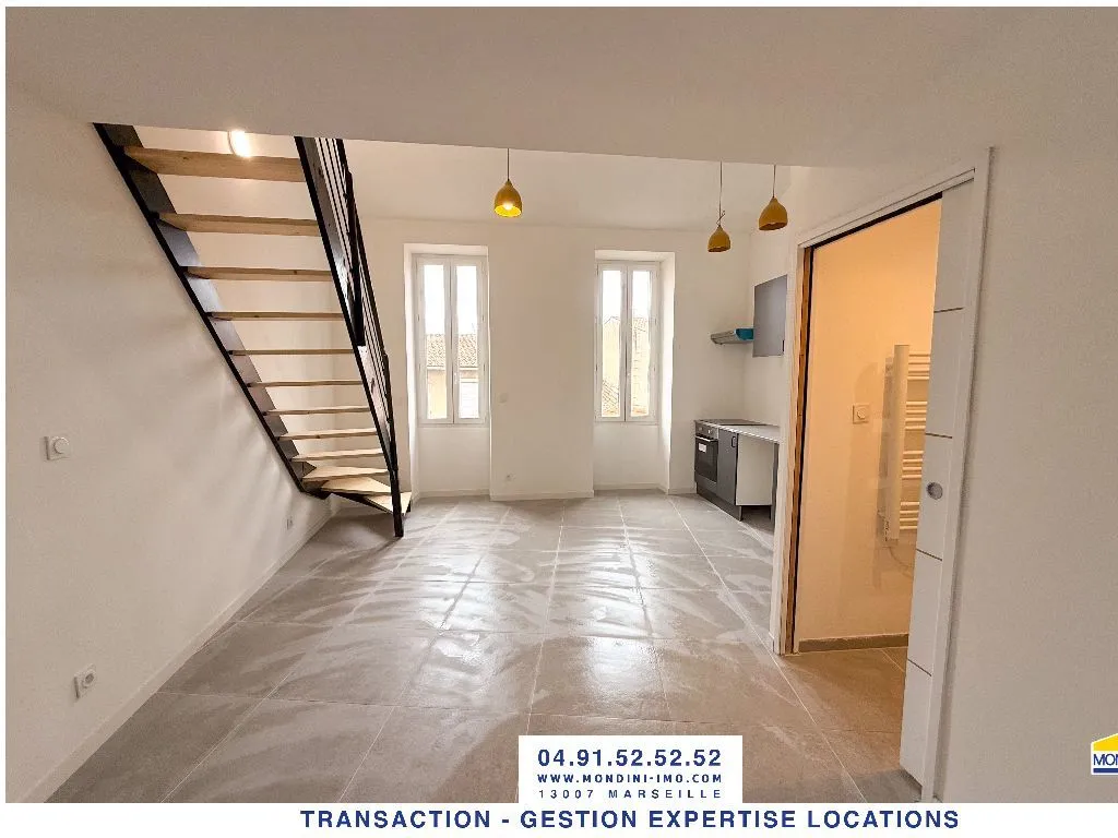 Séjour - T2 Duplex Refait au Calme à Marseille