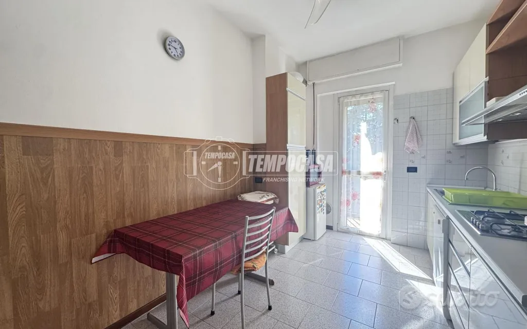 Cuisine - Spacious 3-Bedroom with Balcony in Merate