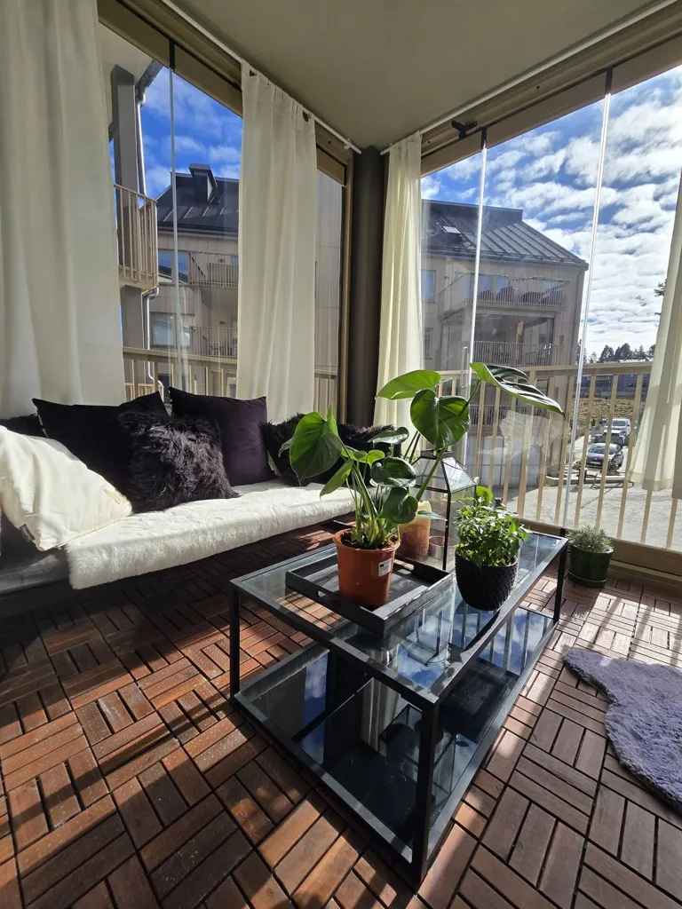Balcon - Two-Bedroom Flat with South-Facing Balcony in Kungälv