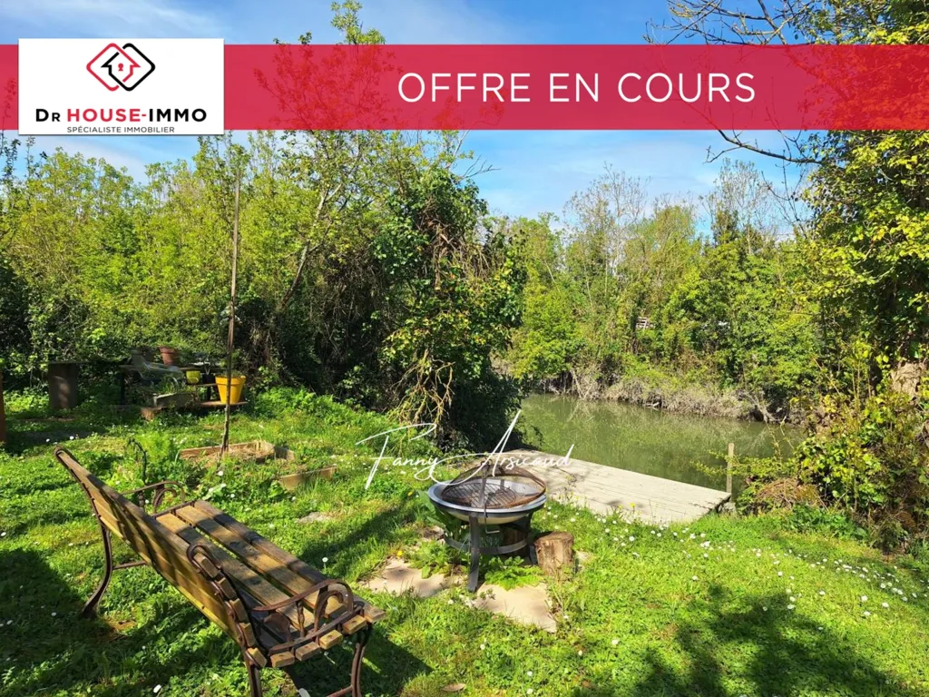 Aed - Tiny House with Canal View in L'Île-d'Elle