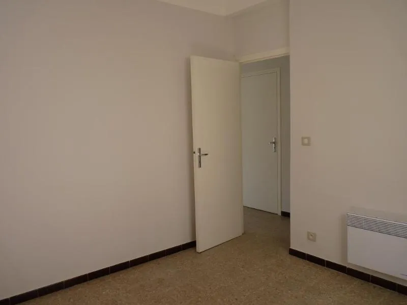 Toad - Two-Room Flat in Central Saint-Laurent-de-la-Salanque