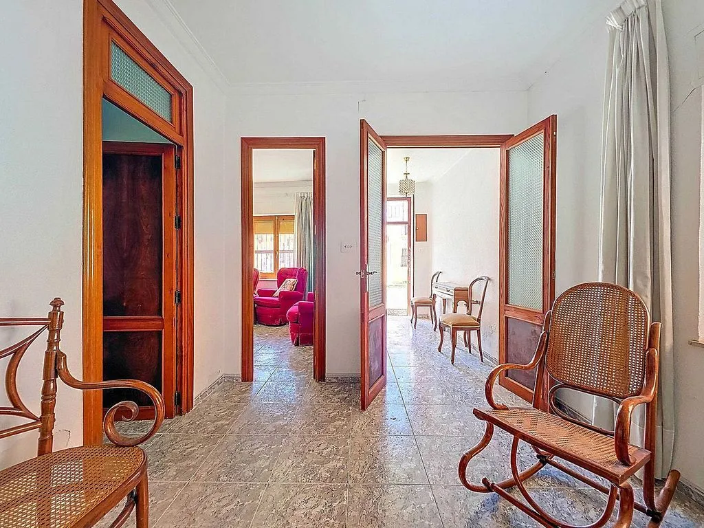 Entrée - Corner House with Balcony in Pinoso