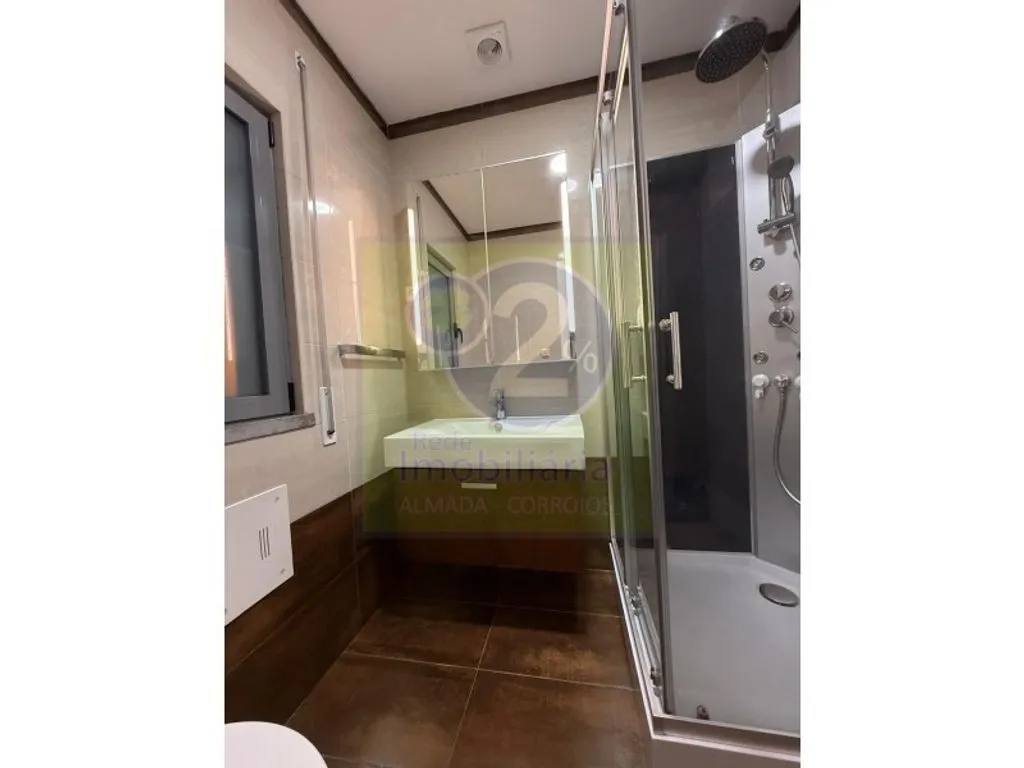 Salles de bain - Luxury Apartment with Beach Access in Charneca de Caparica