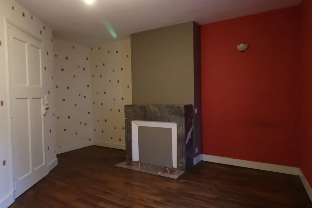 Rooms - Historic House with Commercial Space in Magnac-Laval