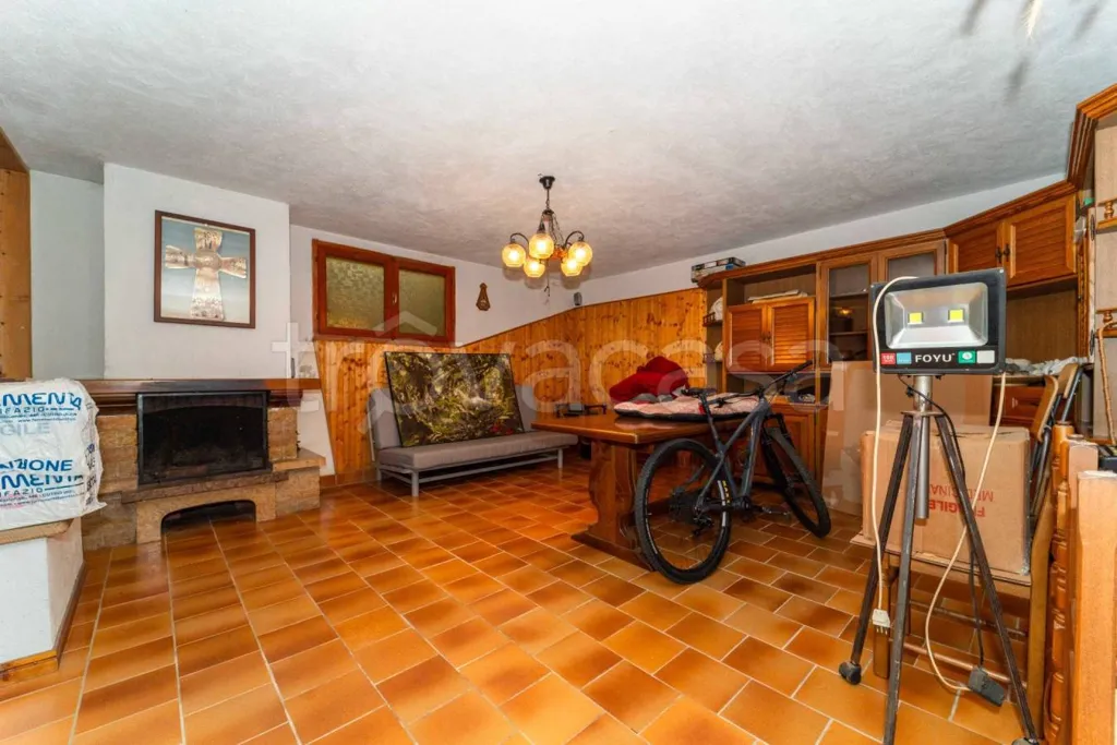 Living Room - Elegant Villa with Private Garden in Chieri