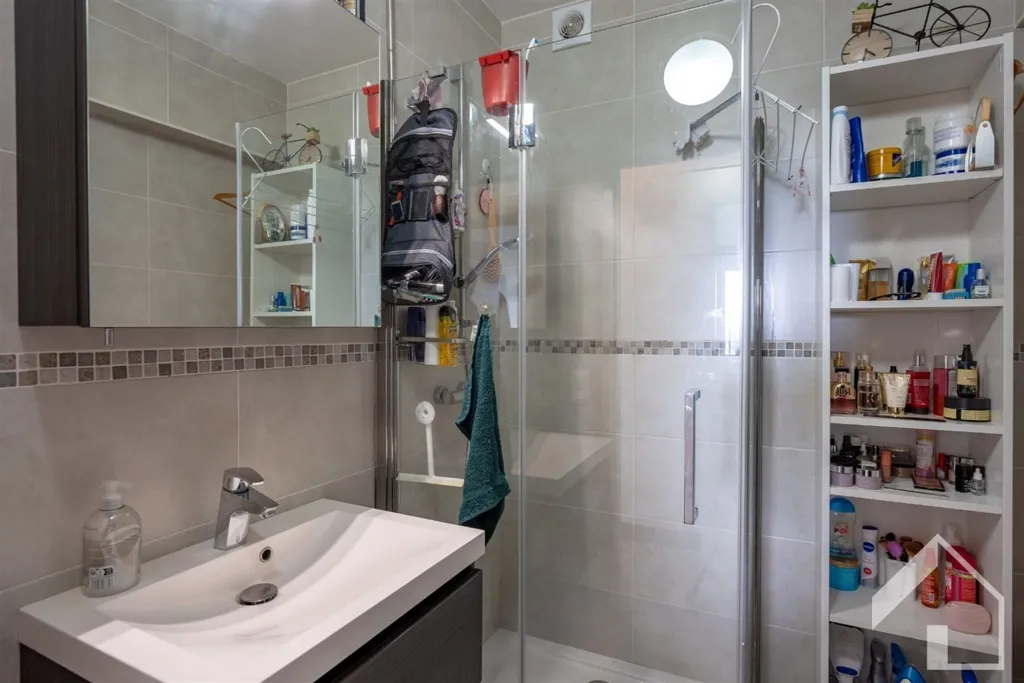 Salles de bain - Appartement Lumineux avec Terrasse à Antwerpen