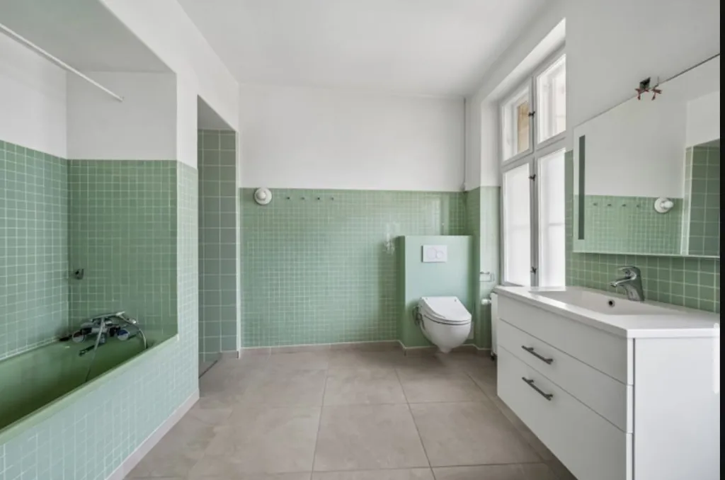 Vannitoad - Comprehensive Renovated Apartment with Balcony in Ebeltoft