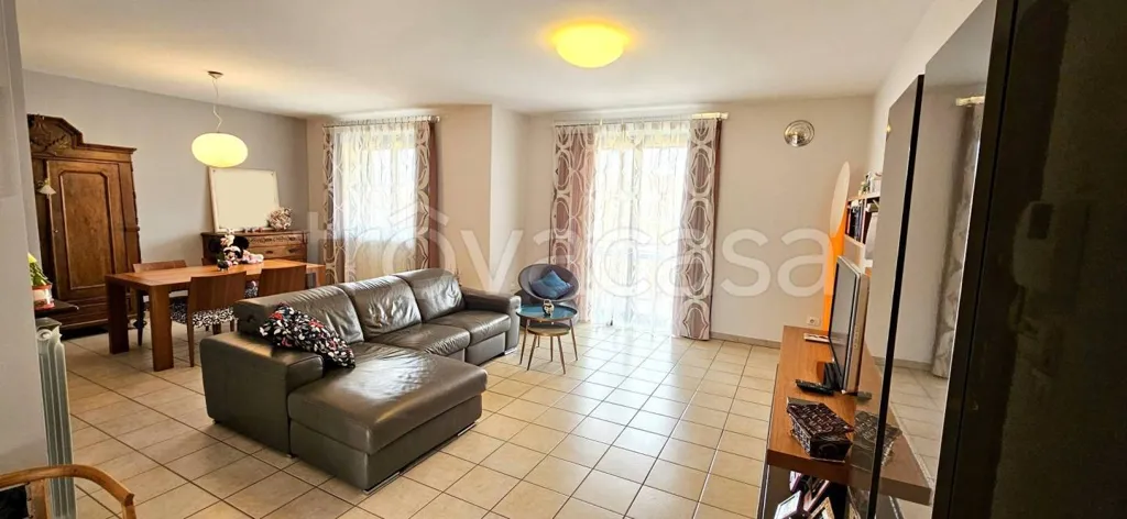 Elutuba - Apartment with Balcony and Box in Chivasso
