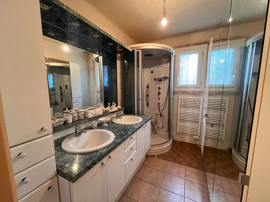 Salles de bain - Villa avec Annexe et Piscine à Saignon