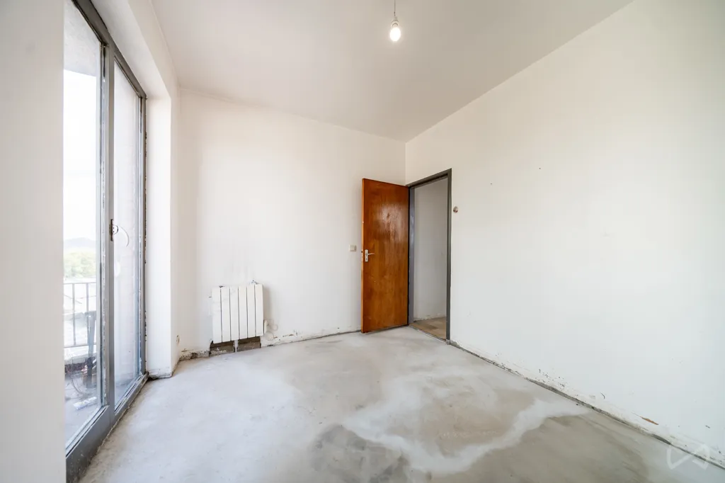Pièces - Appartement avec Balcon dans le Centre de Charleroi