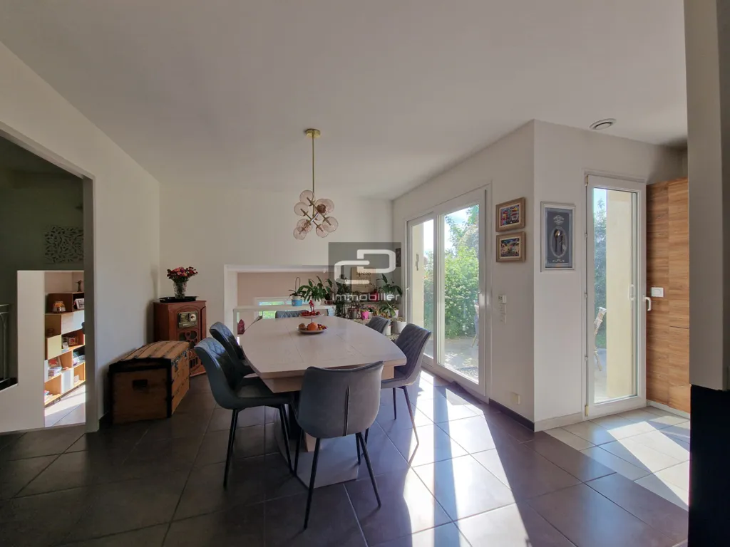Söögituba - Villa with Exceptional View in Albigny sur Saône