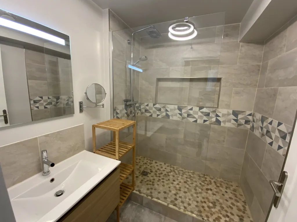Bagni - 3-Bed Flat with Seine View in Vernon
