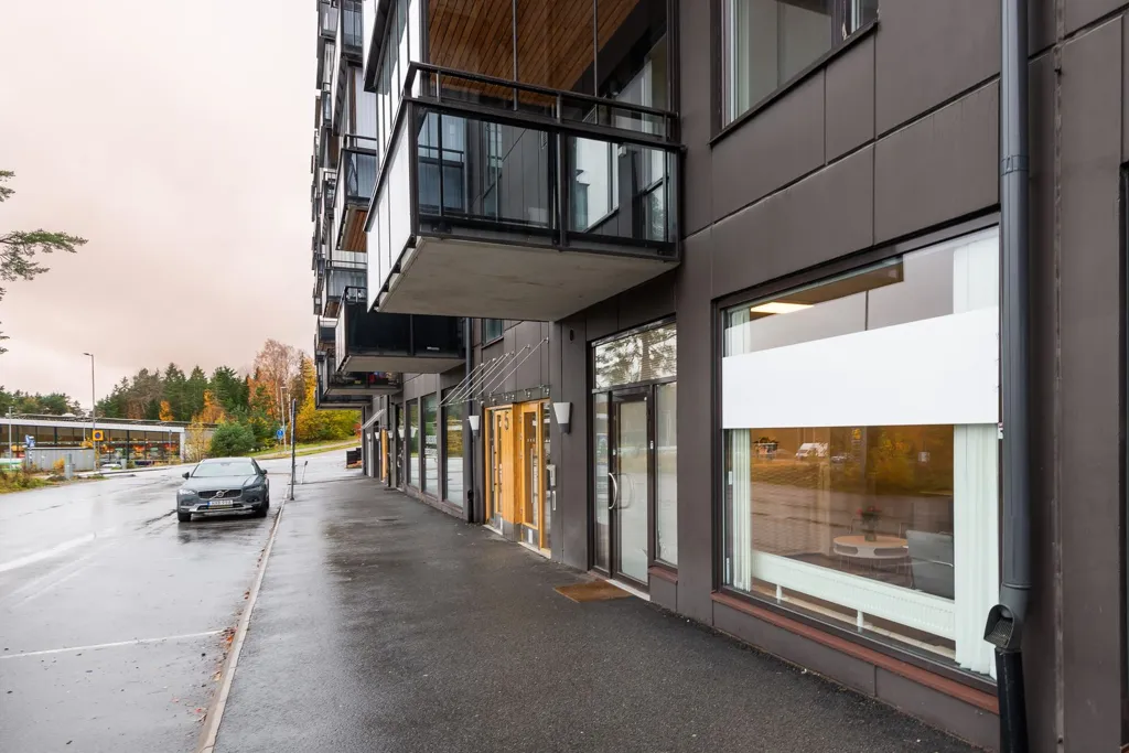 Välivaade - Mixed-Use Property with Balcony in Upplands-Bro