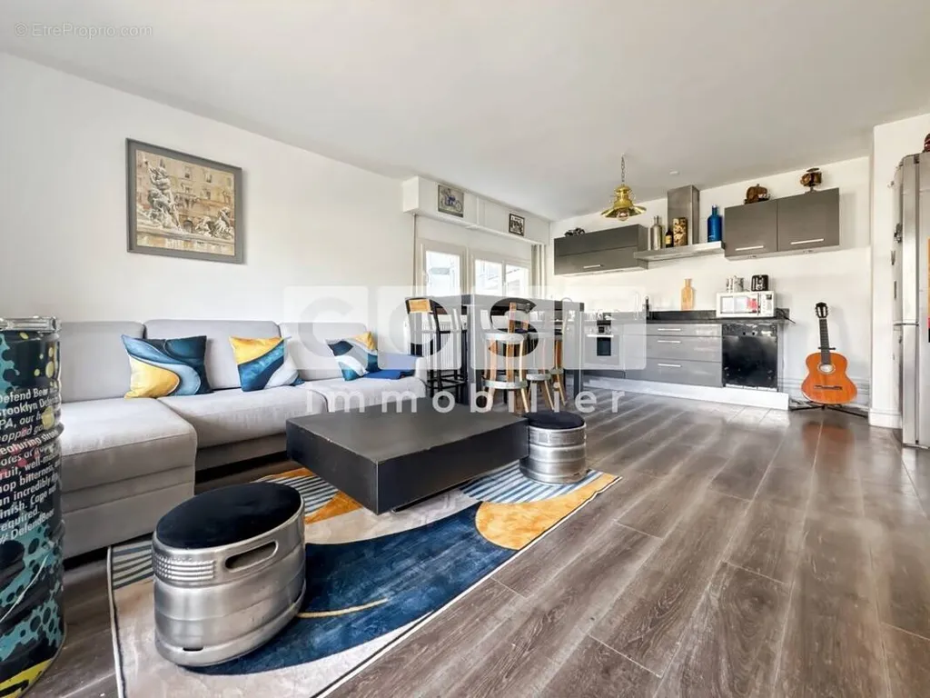 Living Room - Luxury Flat with Balcony in Courbevoie