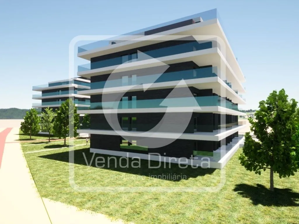 Luxury Flat with Balconies in Montijo