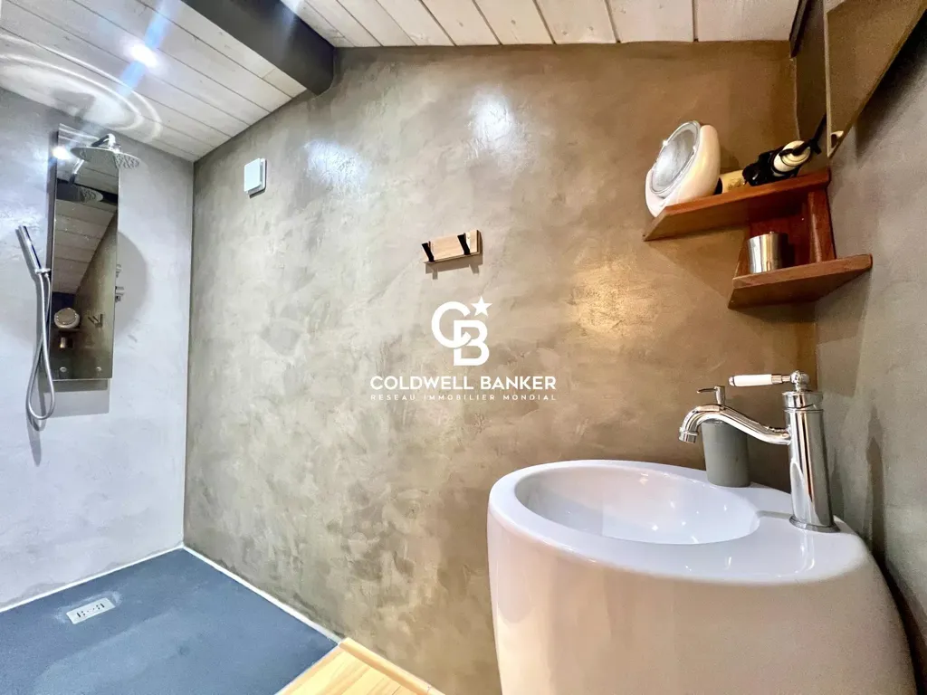 Salles de bain - Propriété avec Piscine et Jardin à TOSSE