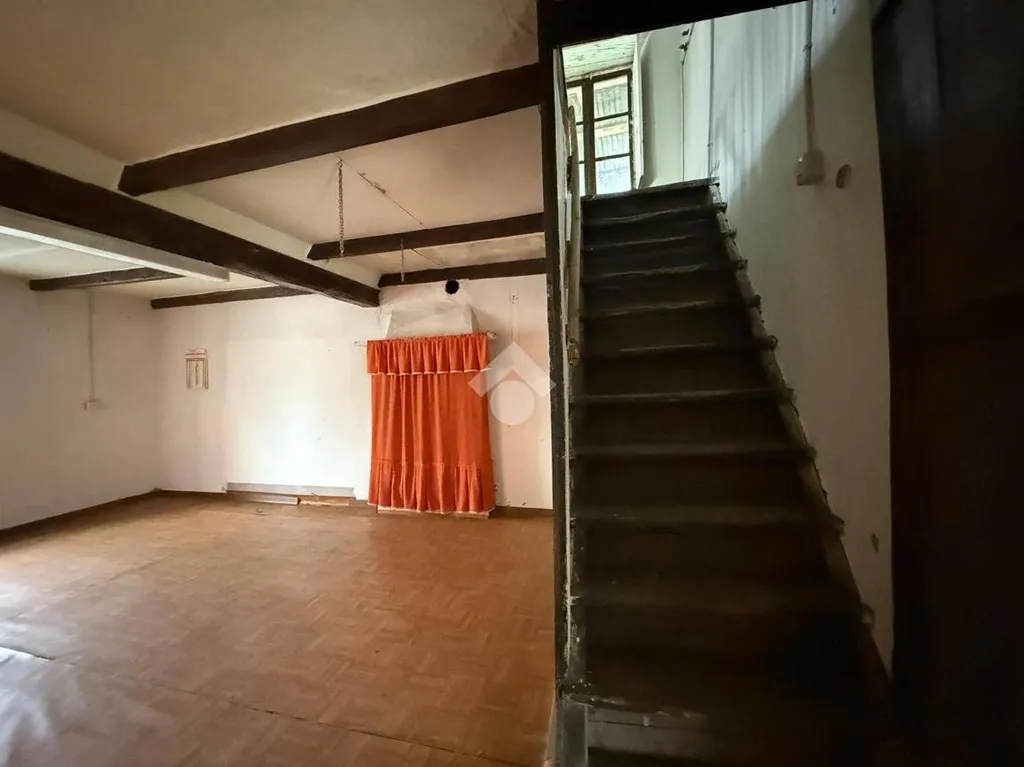 Pièces - Rustic House with Garden in Viù