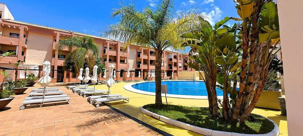 Piscina - 1-Bed Apartment with Pool on Avenida Del Decano