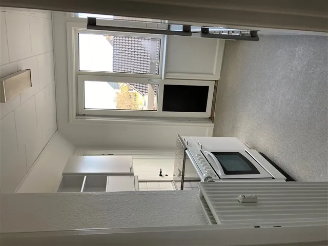 Cuisine - Refurbished Flat with Balcony in Central Location