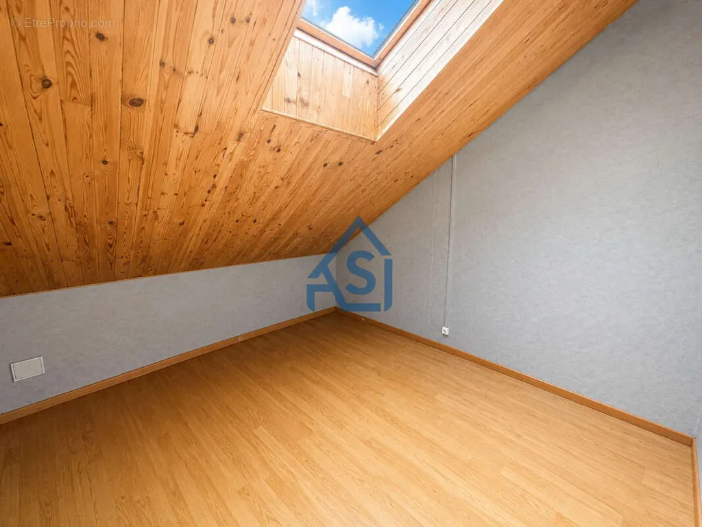 Pièces - Appartement T5 en Triplex avec Terrasses et Parking Privatif