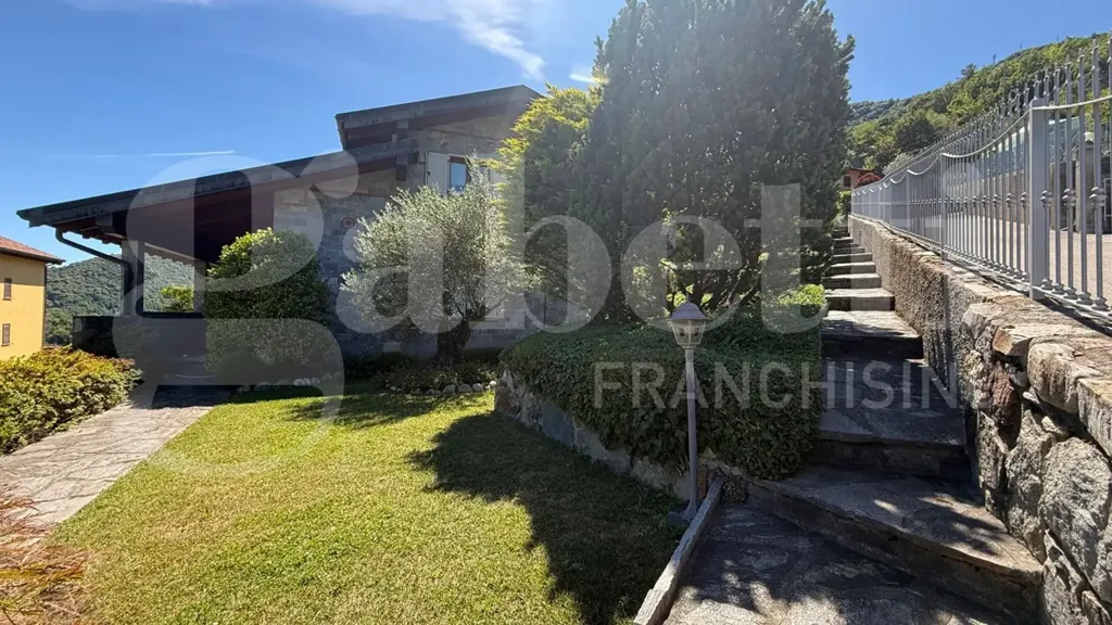 Giardino - Panoramic Villa with Garden in Asso (CO)