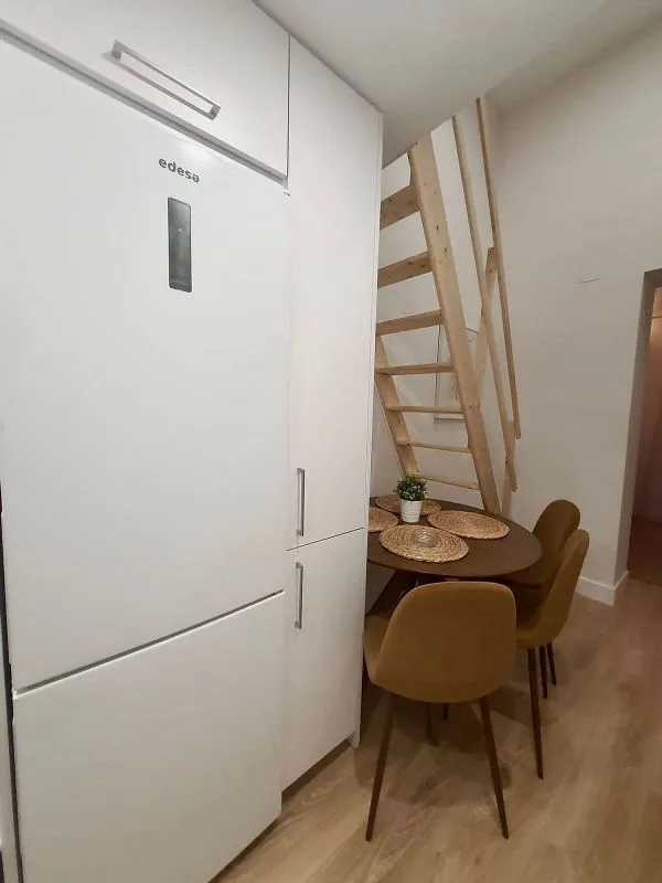 Salle à manger - Furnished Studio in Lavapiés, Madrid