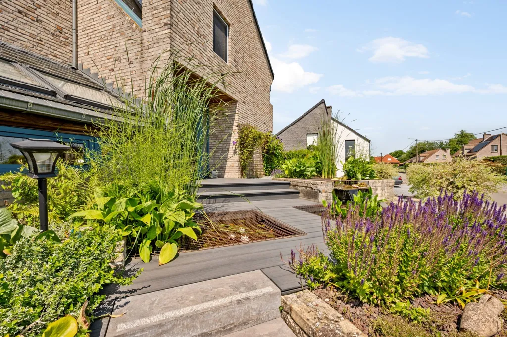 Giardino - Villa with Playful Architecture in Nieuwerkerken