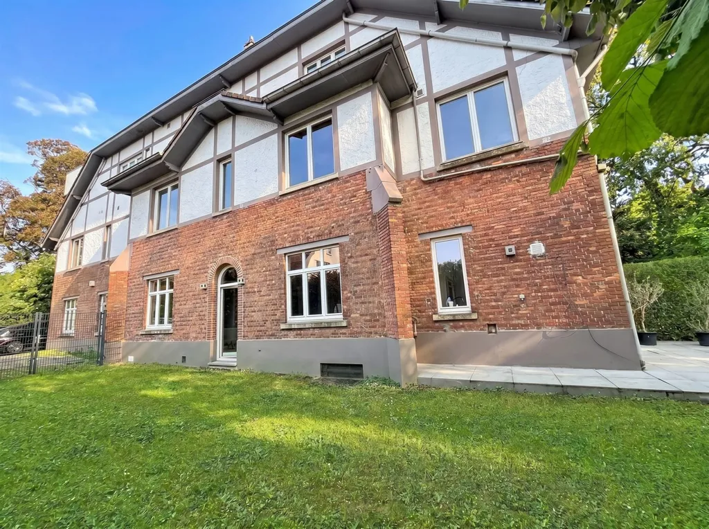 Extérieur - Maison 3 Façades avec Ascenseur à Uccle