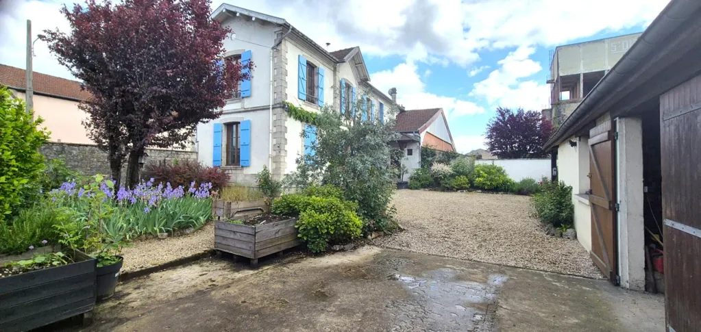 Jardin - Maison en Pierre Rénovée avec Cour à Saint-Dizier
