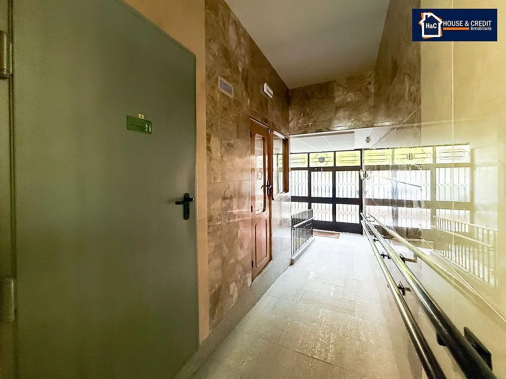 Esik - 2-Bedroom Flat with A/C in Valderas