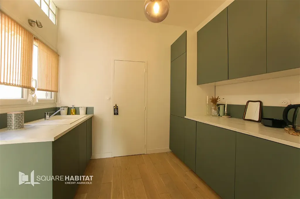 Cuisine - Appartement Rénové avec Hauteurs sous Plafond à Les Sables-d'Olonne