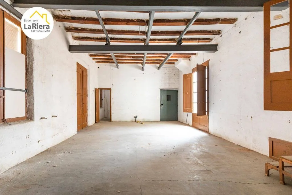 Pièces - Converted Factory House in Arenys de Mar