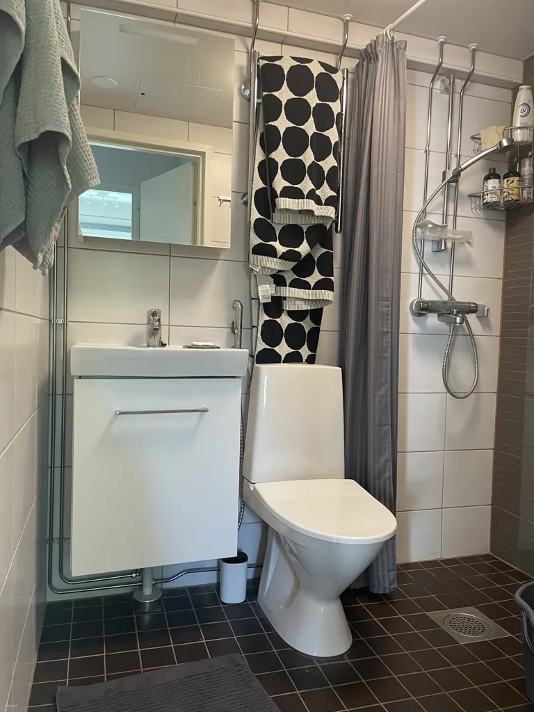 Bathrooms - Bright Apartment with Balcony in Hakaniemi, Helsinki