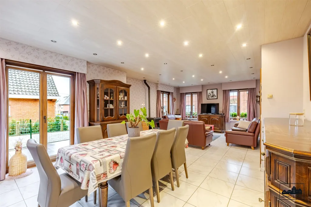 Salle à manger - Maison avec Terrasse et Garage à Temse