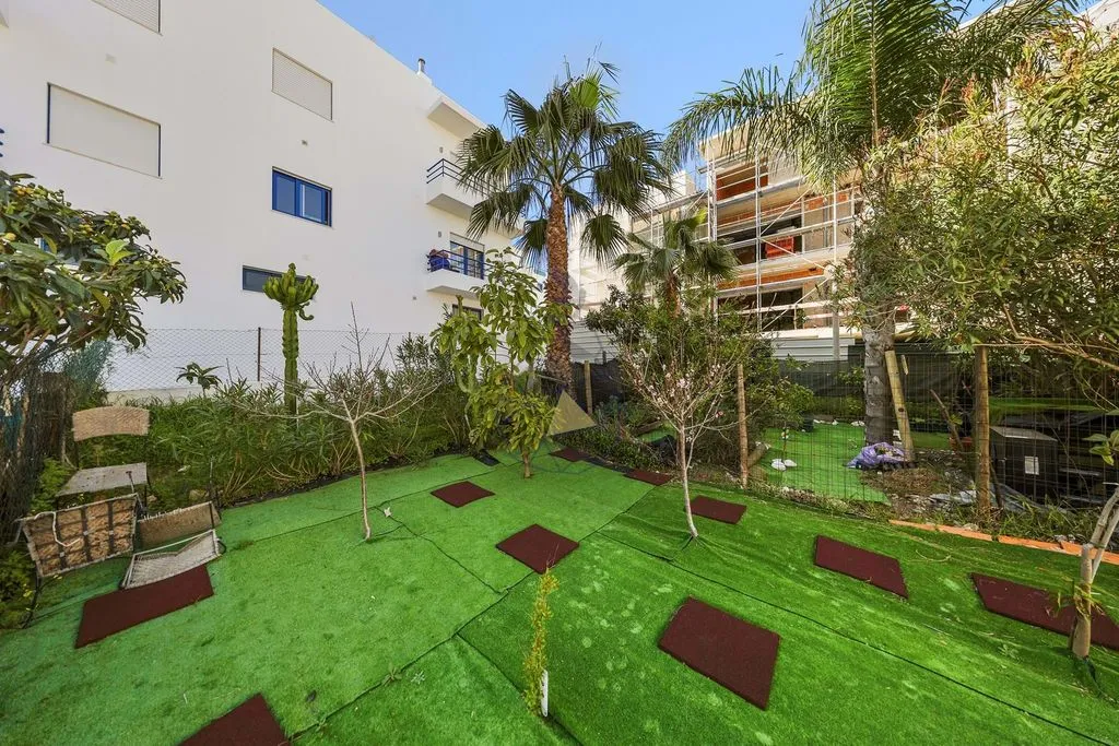 Garden - 2-Bedroom Villa with Private Garden in Albufeira
