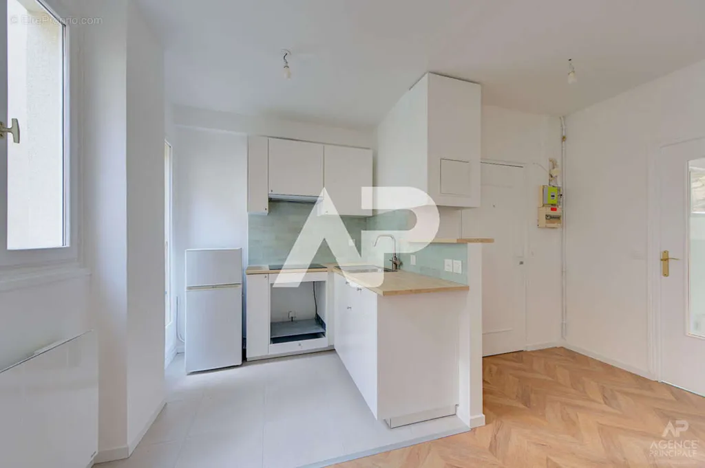 Köök - Studio with Balcony in Rueil-Malmaison Centre