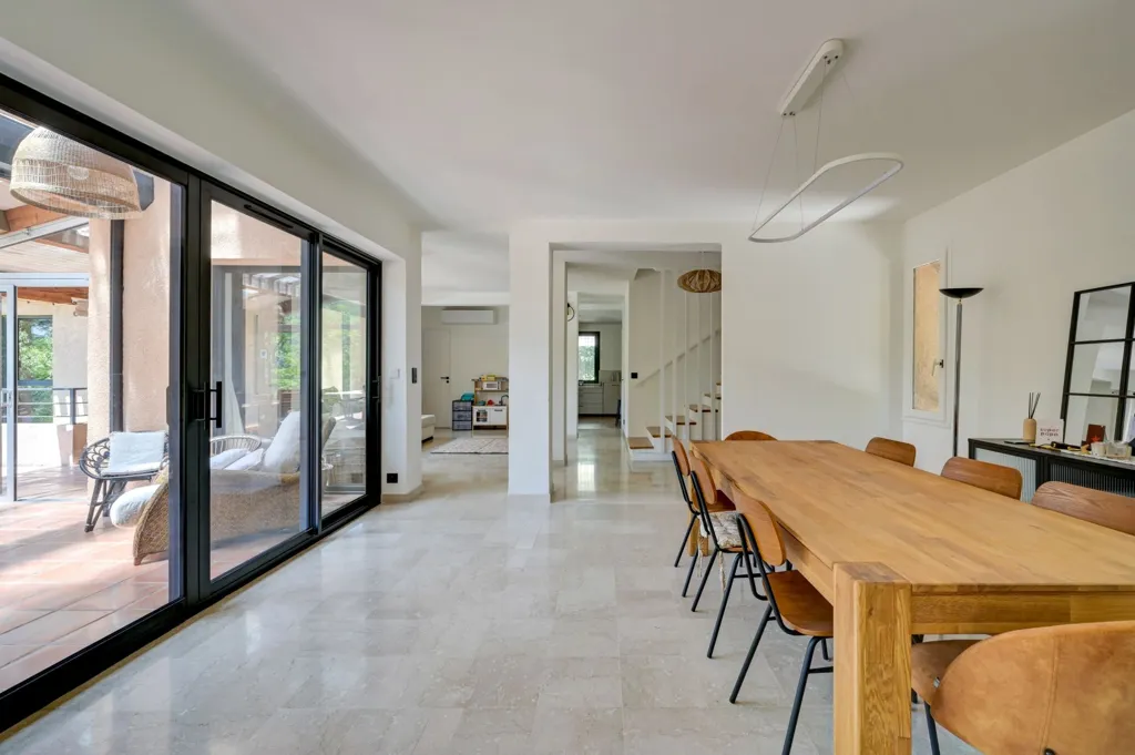 Salle à manger - Maison Luxueuse avec Vue Panoramique à Aix-en-Provence